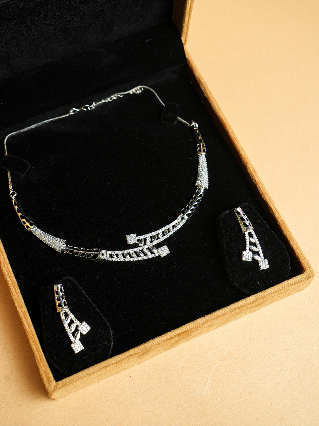 White AD Jewelry Set