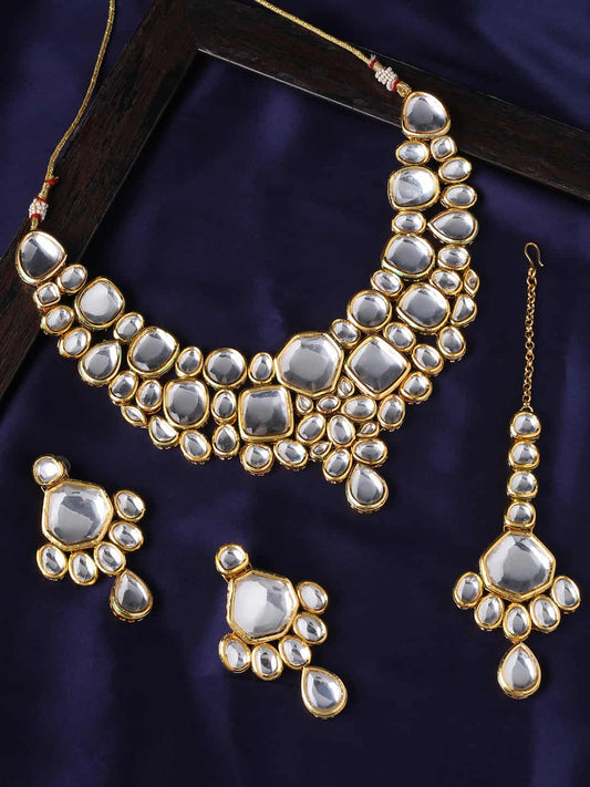 Stunning Kundan Choker Necklace Set With Maang Tikka