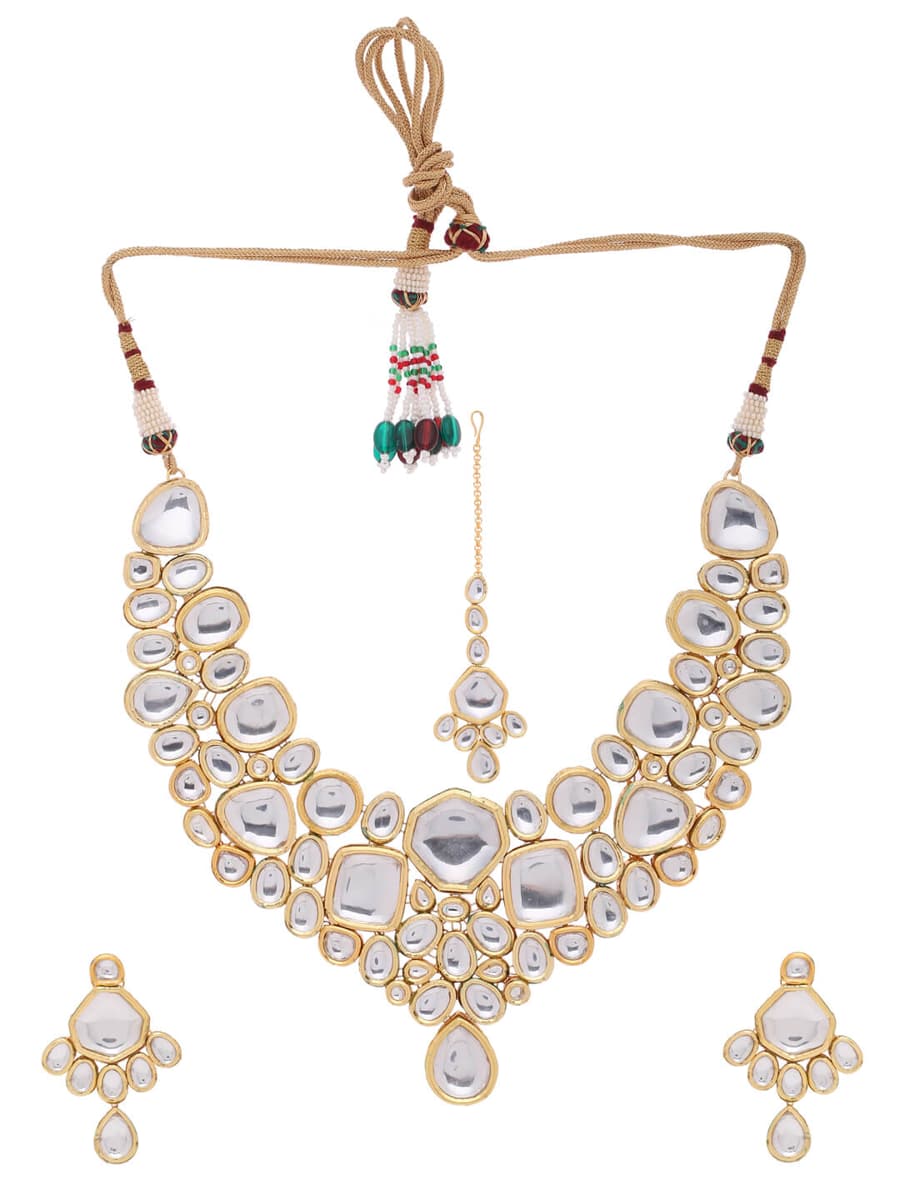 stunning-kundan-choker-necklace-set-with-maang-tikka-viraasi